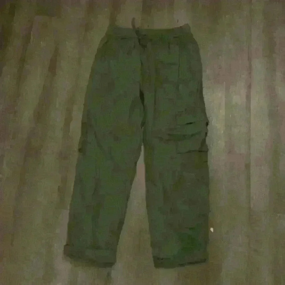 NWOT woman’s cargo jeans - Picture 1 of 5